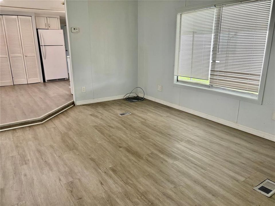 На продажу: $112,000 (2 спален, 2 ванн, 720 Квадратных фут)