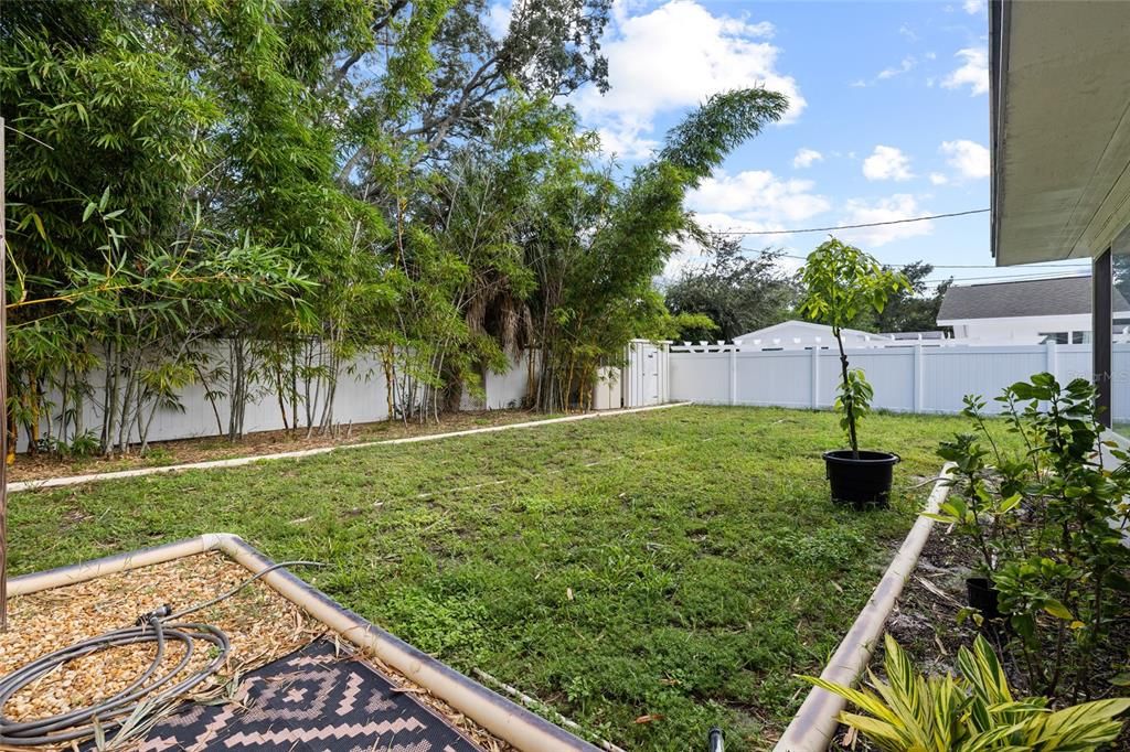For Sale: $360,000 (2 beds, 1 baths, 1025 Square Feet)