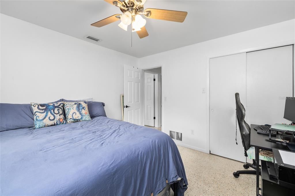 For Sale: $360,000 (2 beds, 1 baths, 1025 Square Feet)