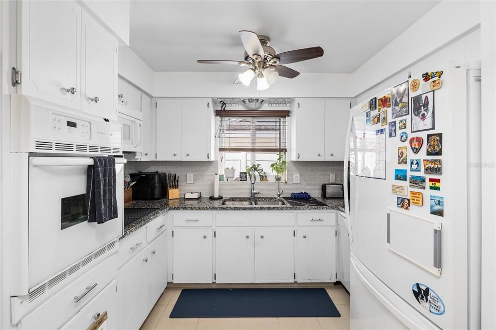 For Sale: $360,000 (2 beds, 1 baths, 1025 Square Feet)