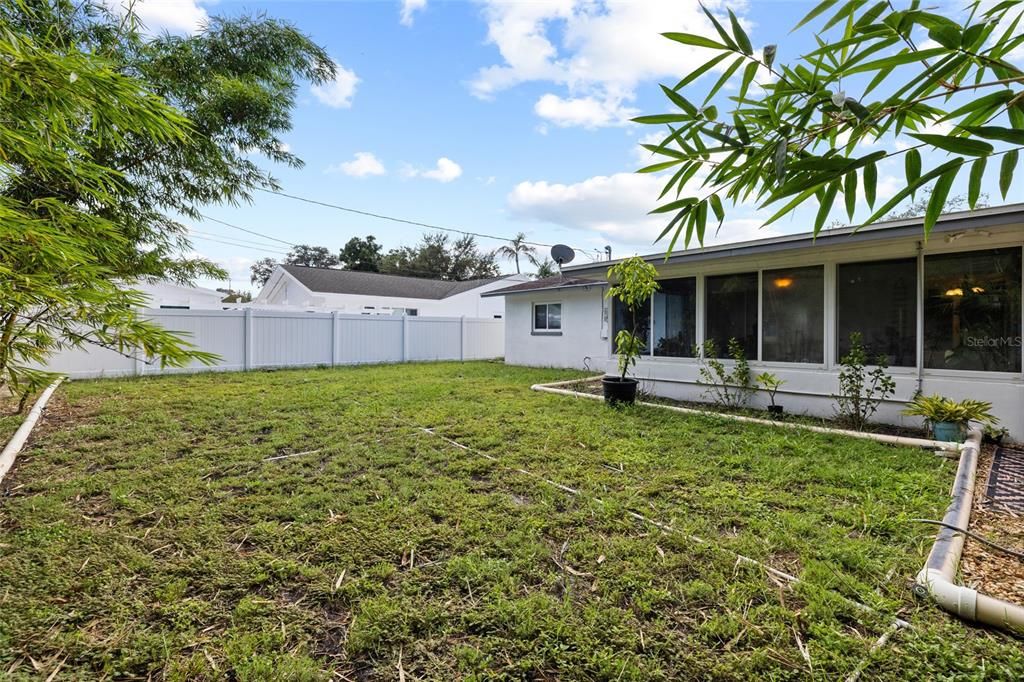 For Sale: $360,000 (2 beds, 1 baths, 1025 Square Feet)