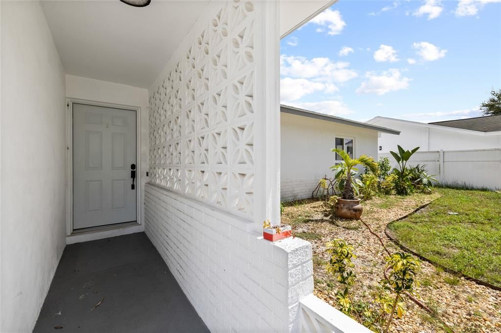 For Sale: $360,000 (2 beds, 1 baths, 1025 Square Feet)