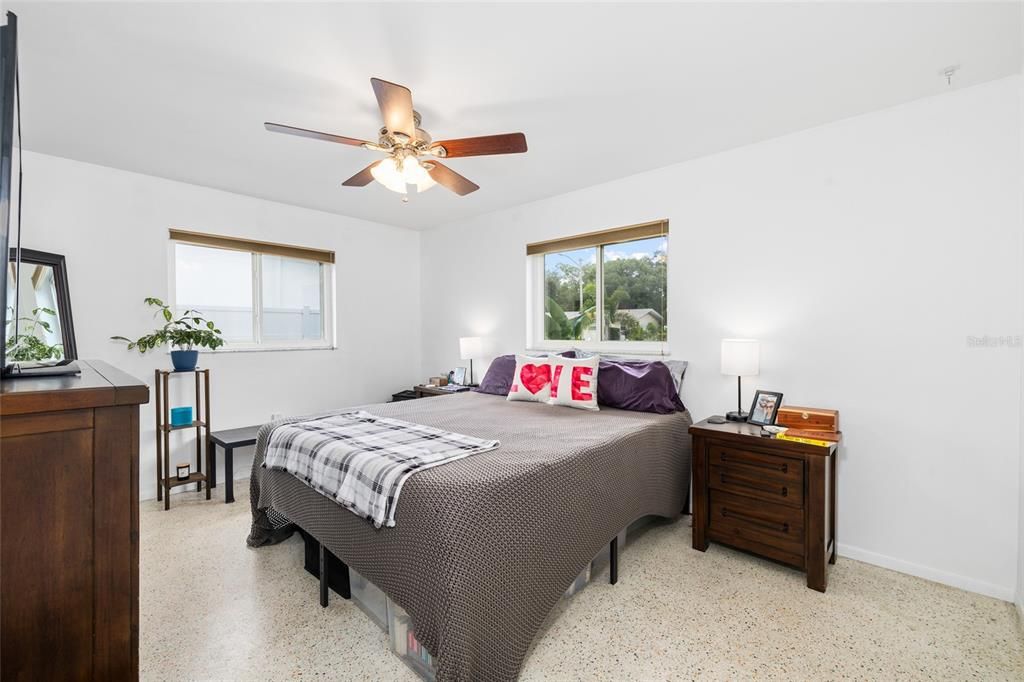 For Sale: $360,000 (2 beds, 1 baths, 1025 Square Feet)