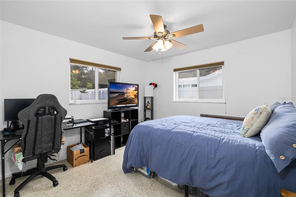 For Sale: $360,000 (2 beds, 1 baths, 1025 Square Feet)