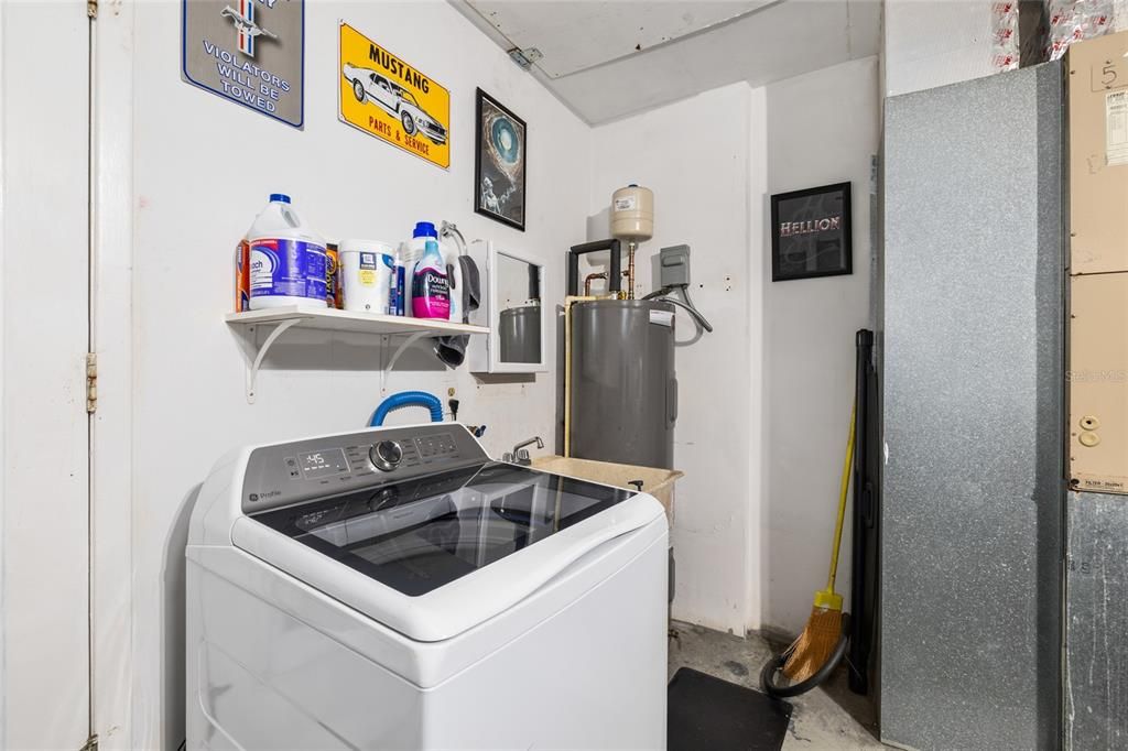 For Sale: $360,000 (2 beds, 1 baths, 1025 Square Feet)