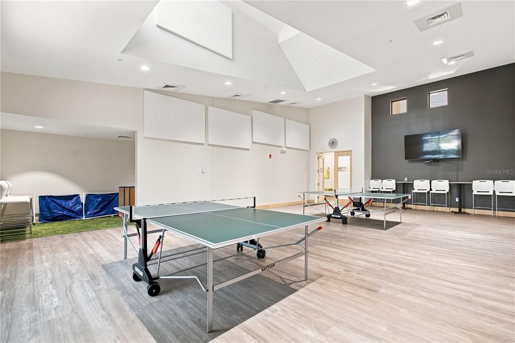 For Sale: $265,000 (2 beds, 2 baths, 1427 Square Feet)