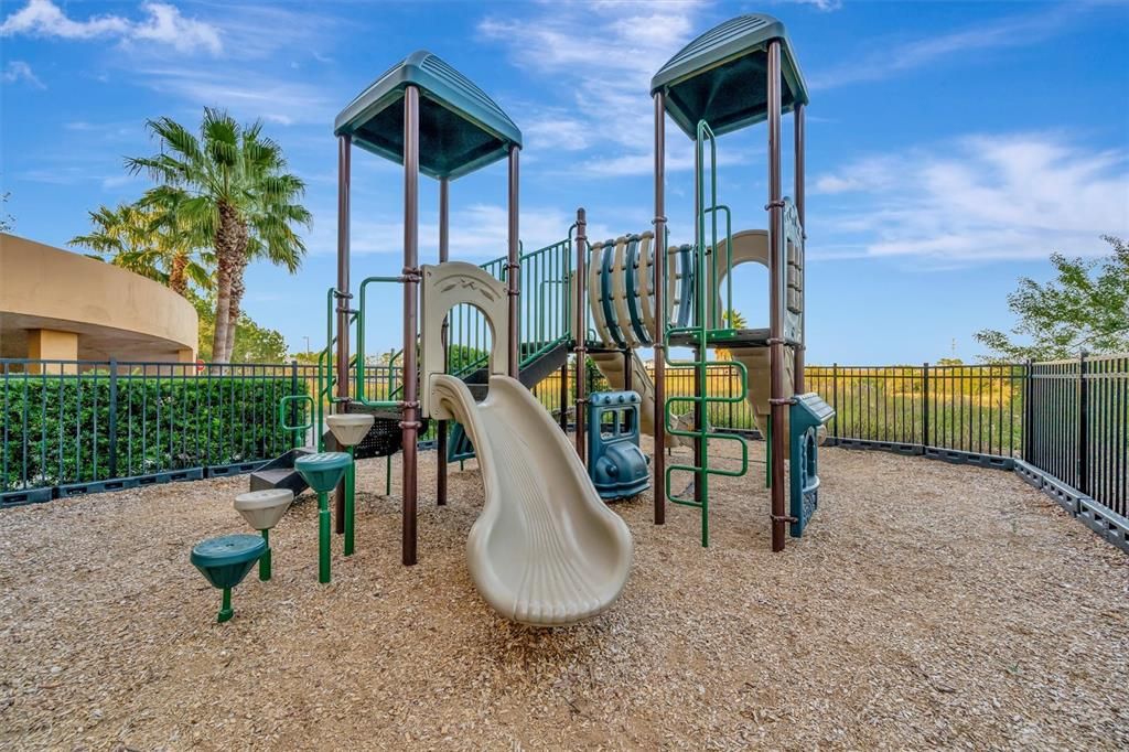 For Sale: $189,000 (2 beds, 2 baths, 1086 Square Feet)