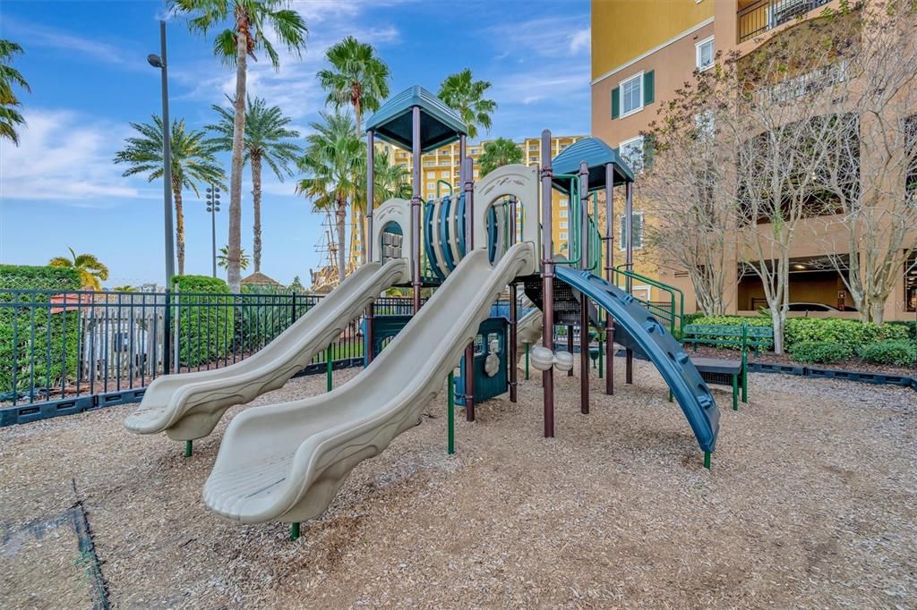 For Sale: $189,000 (2 beds, 2 baths, 1086 Square Feet)