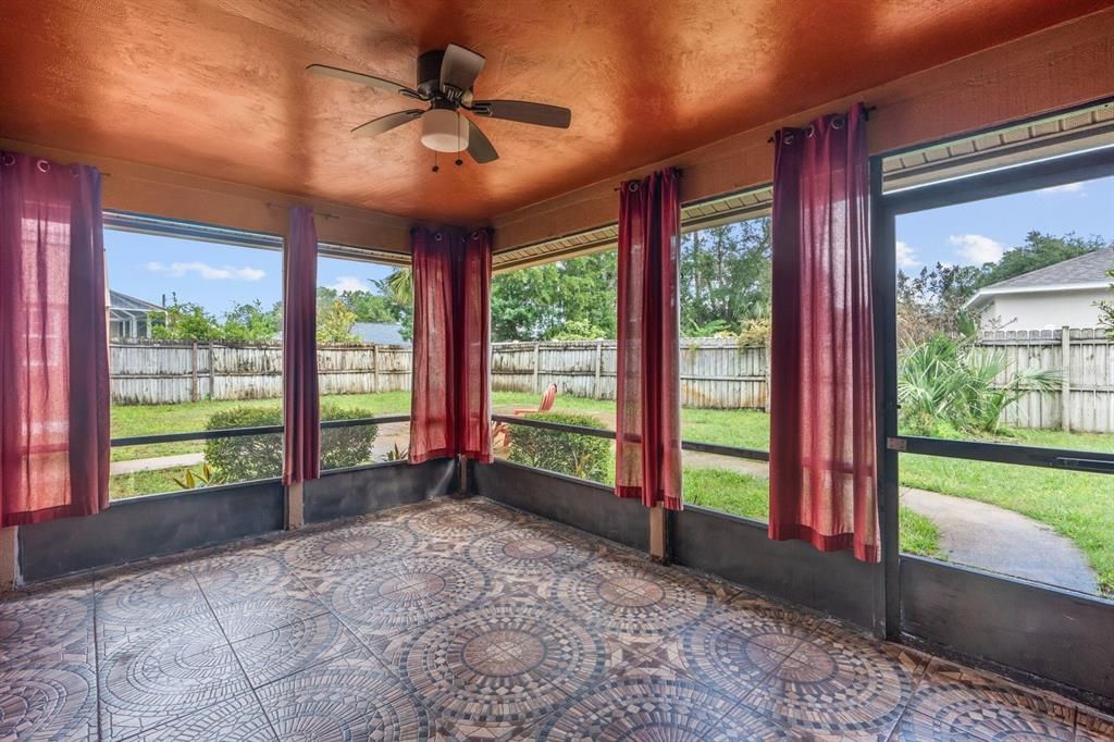 En Venta: $299,900 (3 camas, 2 baños, 1497 Pies cuadrados)