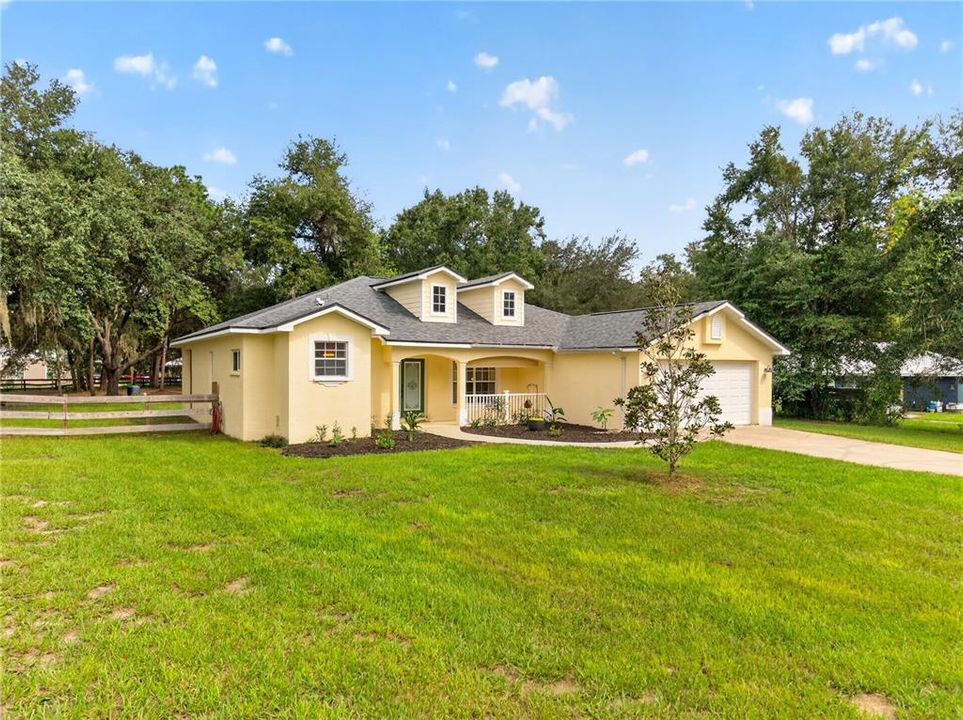 For Sale: $399,900 (3 beds, 2 baths, 1941 Square Feet)