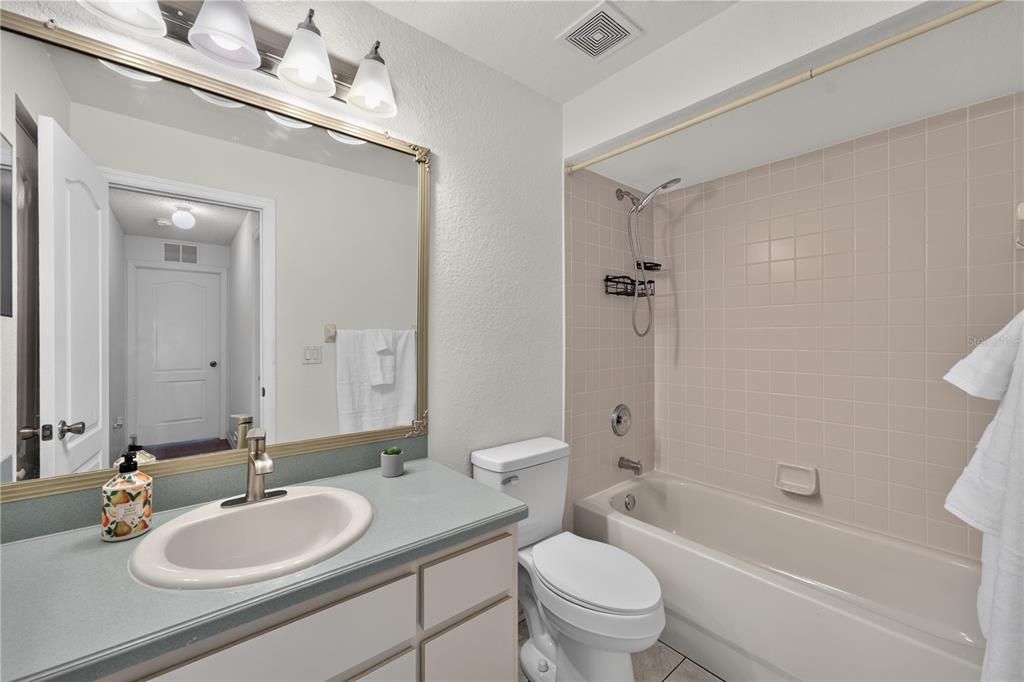 For Sale: $399,900 (3 beds, 2 baths, 1941 Square Feet)