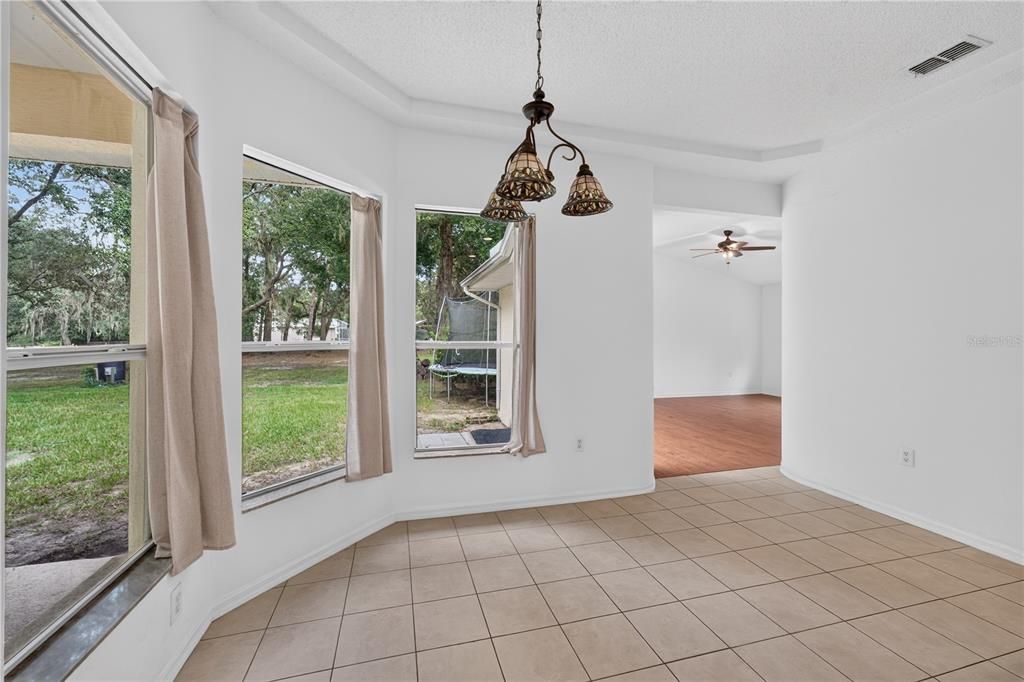 For Sale: $399,900 (3 beds, 2 baths, 1941 Square Feet)
