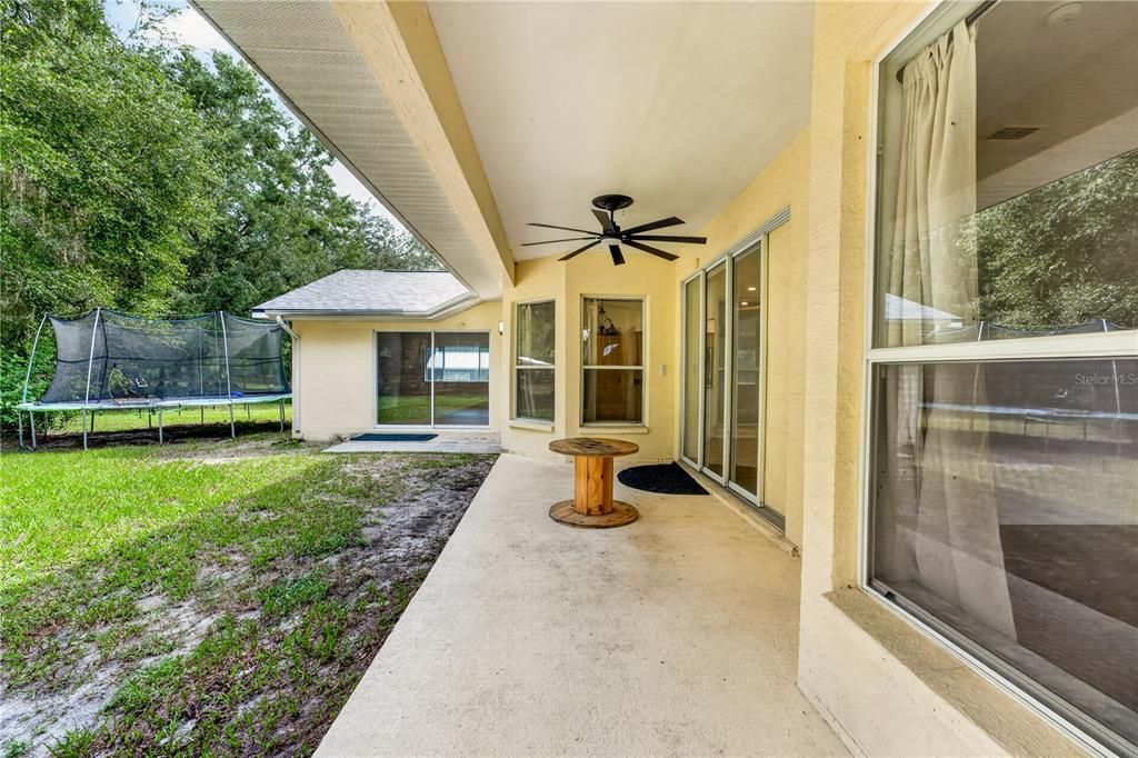 For Sale: $399,900 (3 beds, 2 baths, 1941 Square Feet)