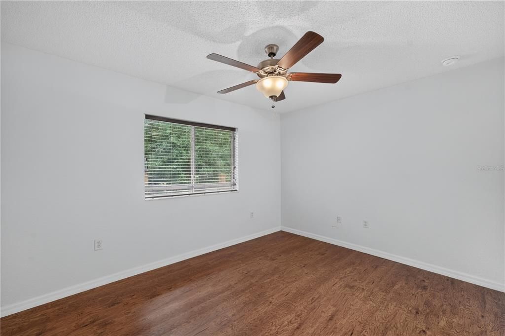 For Sale: $399,900 (3 beds, 2 baths, 1941 Square Feet)