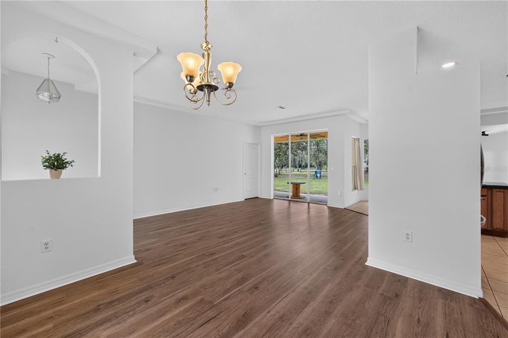 For Sale: $399,900 (3 beds, 2 baths, 1941 Square Feet)