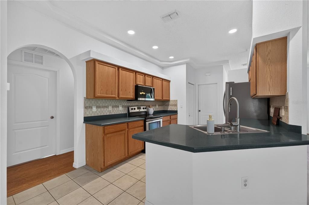 For Sale: $399,900 (3 beds, 2 baths, 1941 Square Feet)