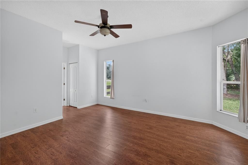 For Sale: $399,900 (3 beds, 2 baths, 1941 Square Feet)