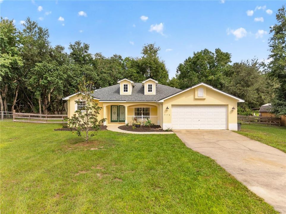 For Sale: $399,900 (3 beds, 2 baths, 1941 Square Feet)