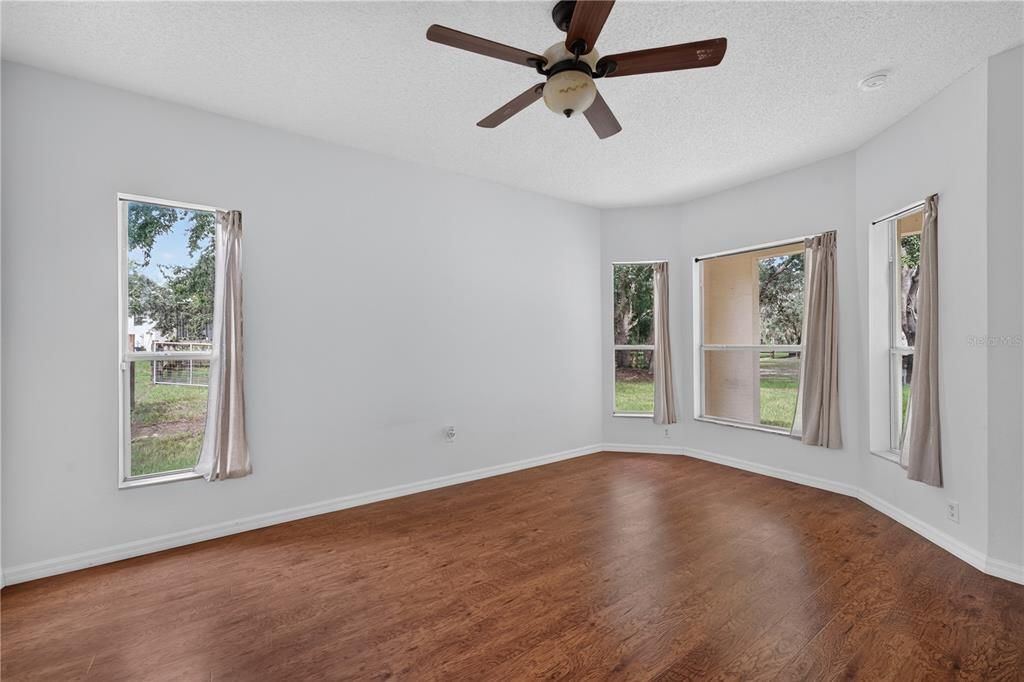For Sale: $399,900 (3 beds, 2 baths, 1941 Square Feet)