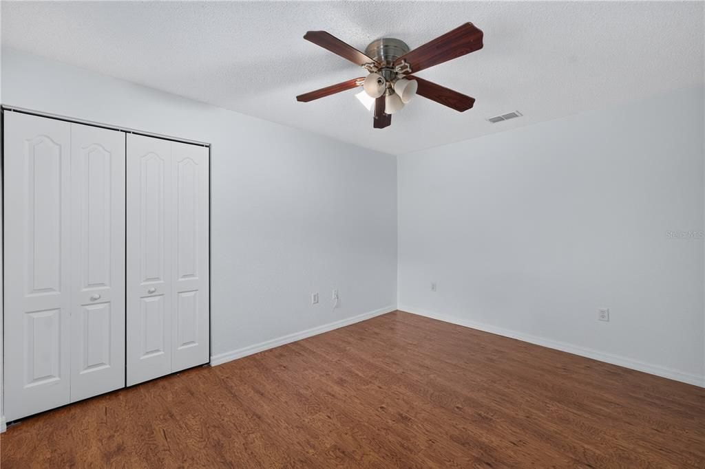 For Sale: $399,900 (3 beds, 2 baths, 1941 Square Feet)