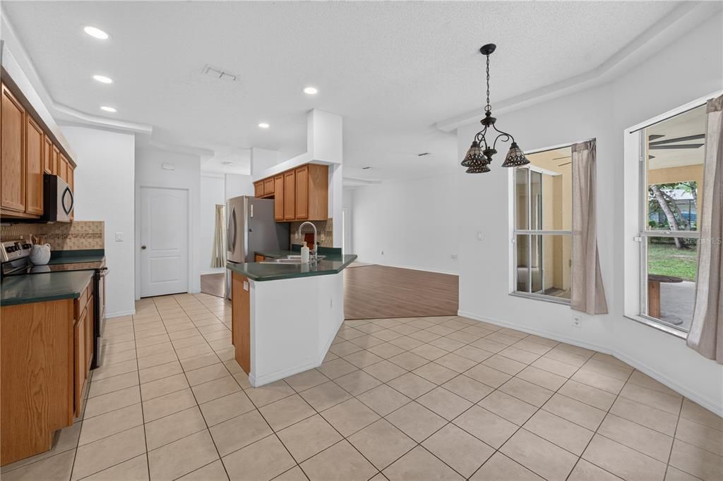 For Sale: $399,900 (3 beds, 2 baths, 1941 Square Feet)