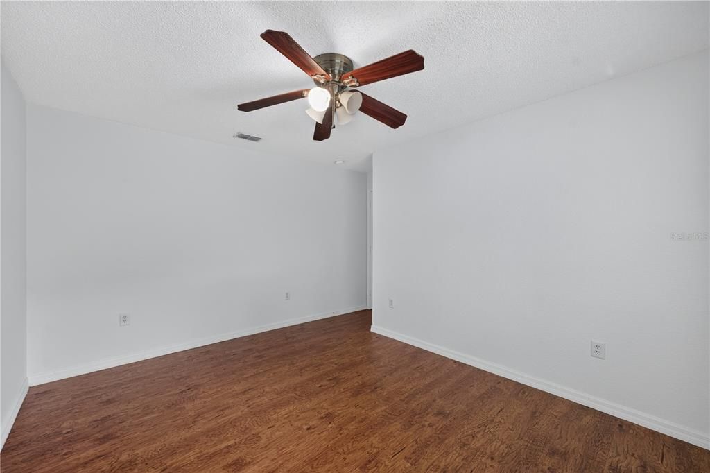 For Sale: $399,900 (3 beds, 2 baths, 1941 Square Feet)