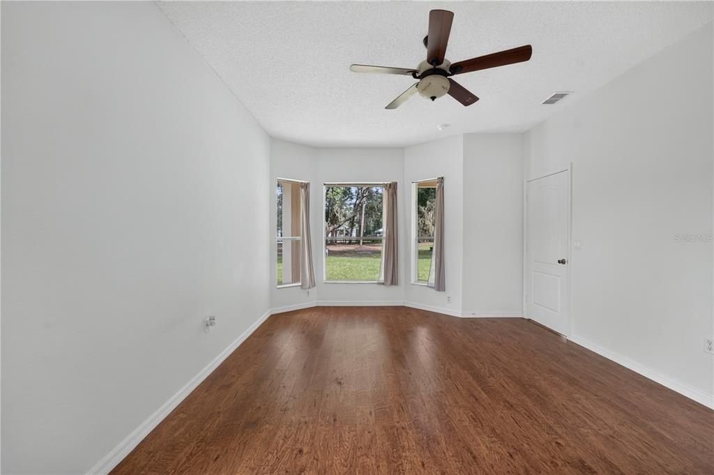 For Sale: $399,900 (3 beds, 2 baths, 1941 Square Feet)