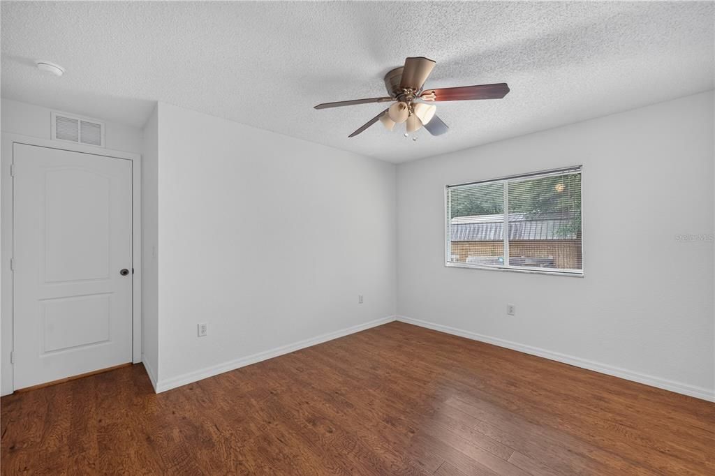 For Sale: $399,900 (3 beds, 2 baths, 1941 Square Feet)