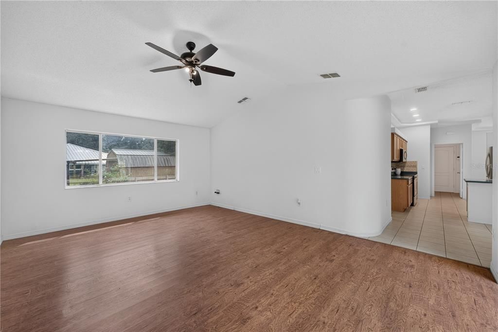 For Sale: $399,900 (3 beds, 2 baths, 1941 Square Feet)