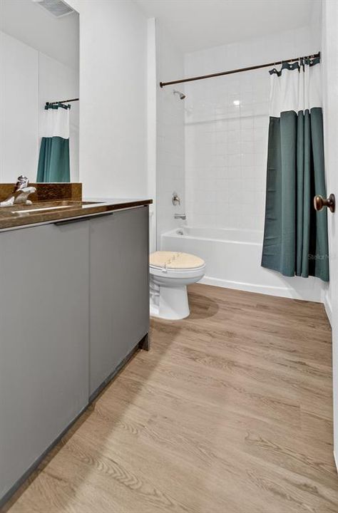 For Rent: $2,300 (3 beds, 3 baths, 1365 Square Feet)