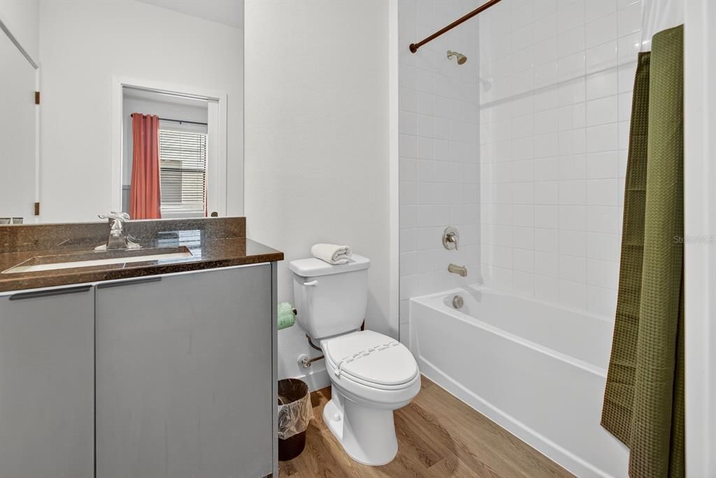 For Rent: $2,300 (3 beds, 3 baths, 1365 Square Feet)
