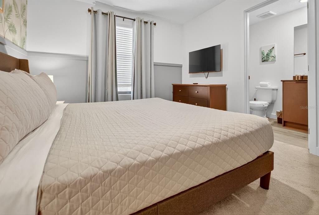 For Rent: $2,300 (3 beds, 3 baths, 1365 Square Feet)