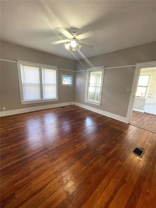 For Rent: $1,595 (3 beds, 1 baths, 1248 Square Feet)