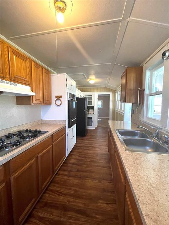 For Rent: $1,595 (3 beds, 1 baths, 1248 Square Feet)