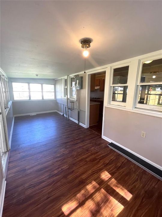For Rent: $1,595 (3 beds, 1 baths, 1248 Square Feet)