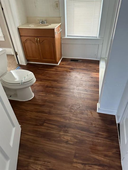 For Rent: $1,595 (3 beds, 1 baths, 1248 Square Feet)