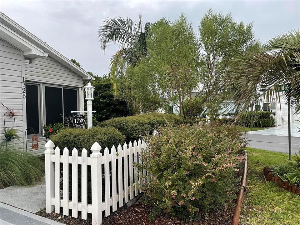For Sale: $394,900 (2 beds, 2 baths, 1121 Square Feet)