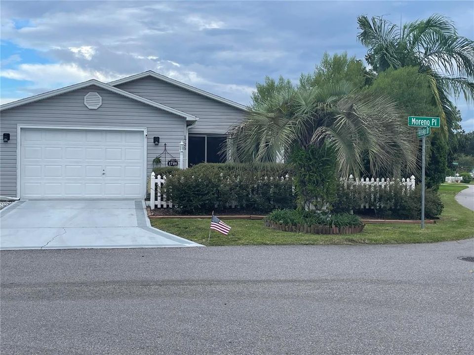 For Sale: $394,900 (2 beds, 2 baths, 1121 Square Feet)