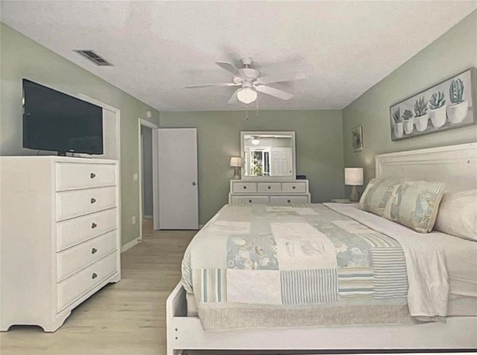 For Sale: $394,900 (2 beds, 2 baths, 1121 Square Feet)