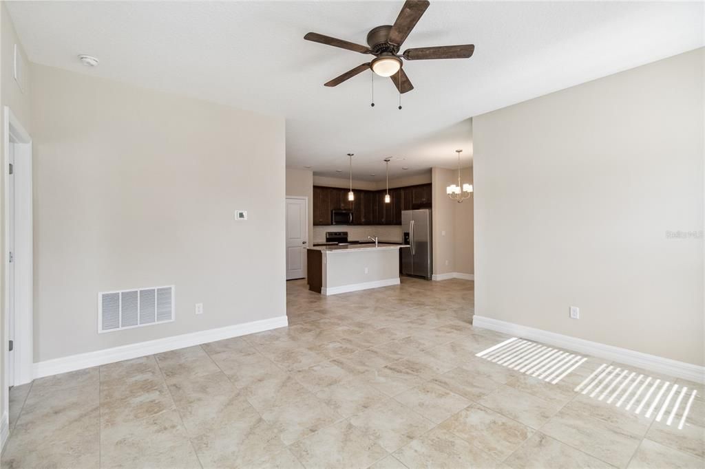 В аренду: $2,295 (4 спален, 2 ванн, 1600 Квадратных фут)
