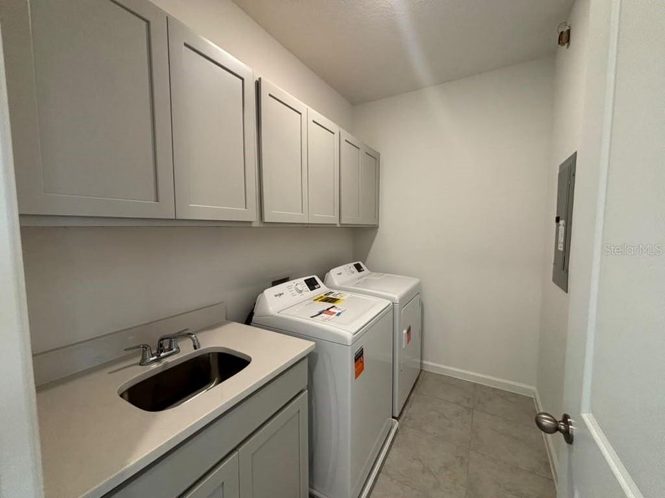 For Rent: $2,900 (3 beds, 2 baths, 1644 Square Feet)