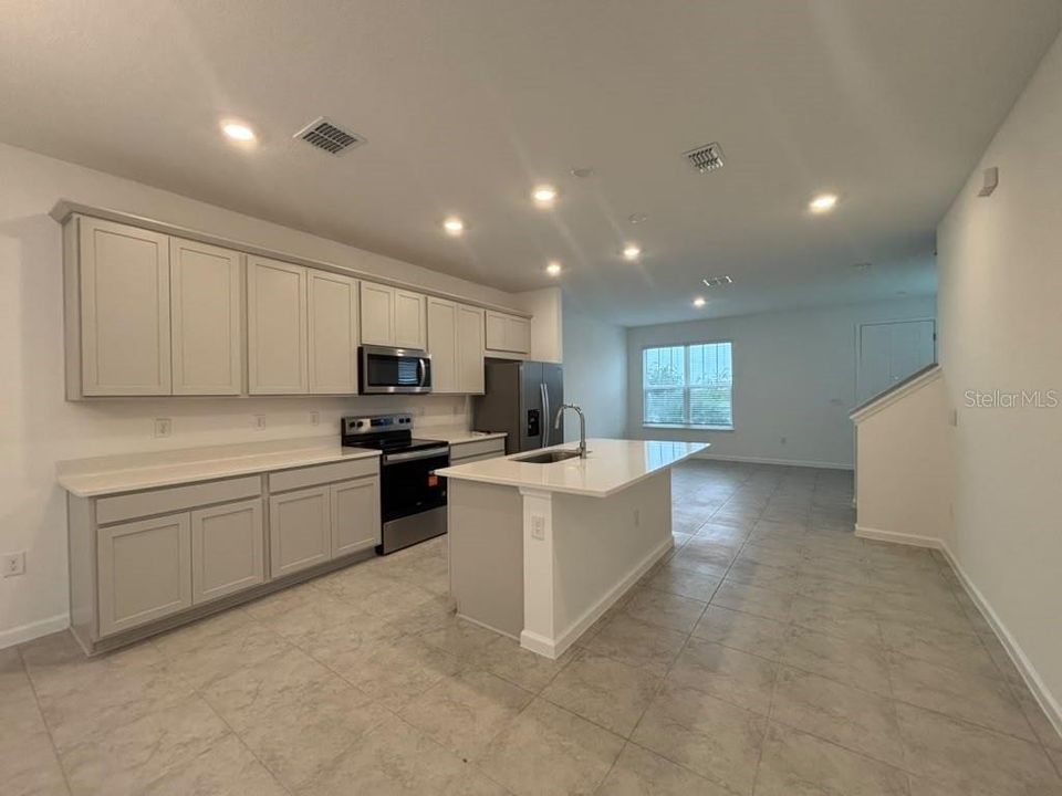 For Rent: $2,900 (3 beds, 2 baths, 1644 Square Feet)