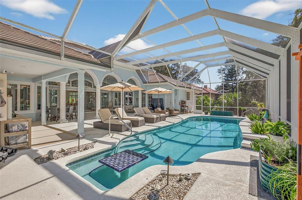 Activo con contrato: $2,199,000 (4 camas, 4 baños, 4652 Pies cuadrados)