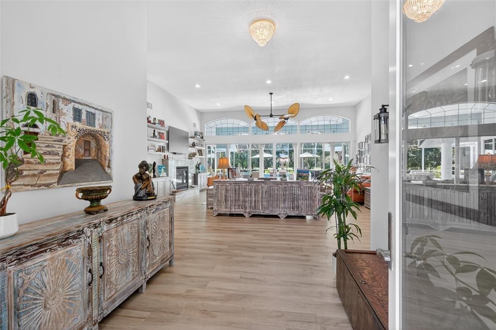 Activo con contrato: $2,199,000 (4 camas, 4 baños, 4652 Pies cuadrados)