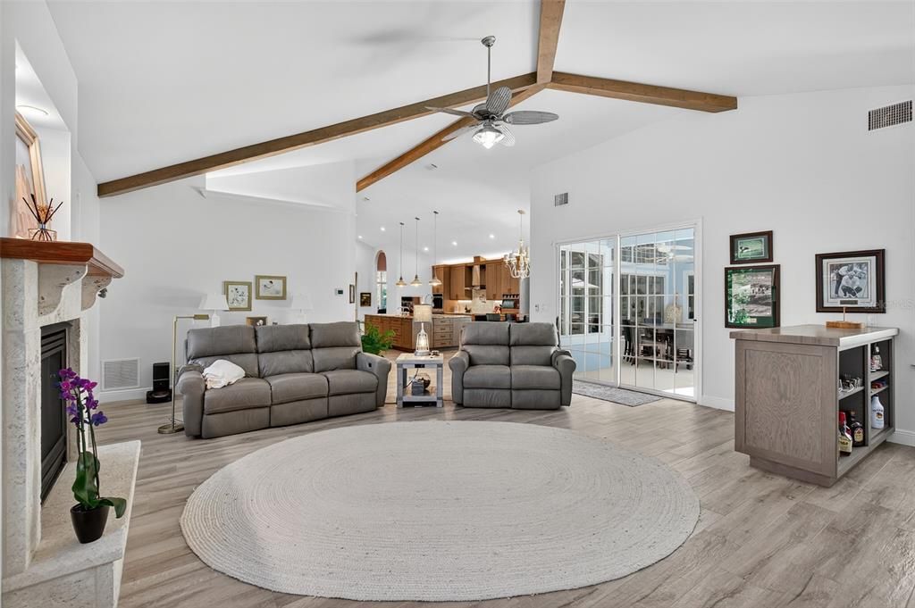 Activo con contrato: $2,199,000 (4 camas, 4 baños, 4652 Pies cuadrados)