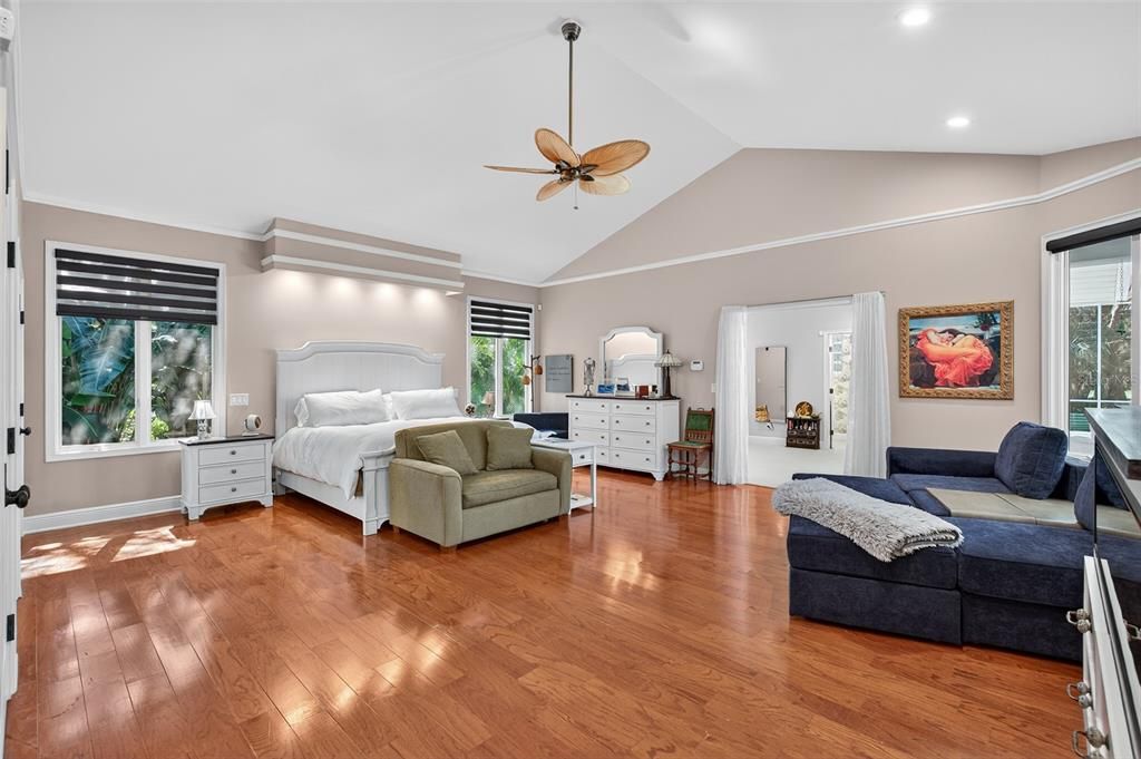 Activo con contrato: $2,199,000 (4 camas, 4 baños, 4652 Pies cuadrados)
