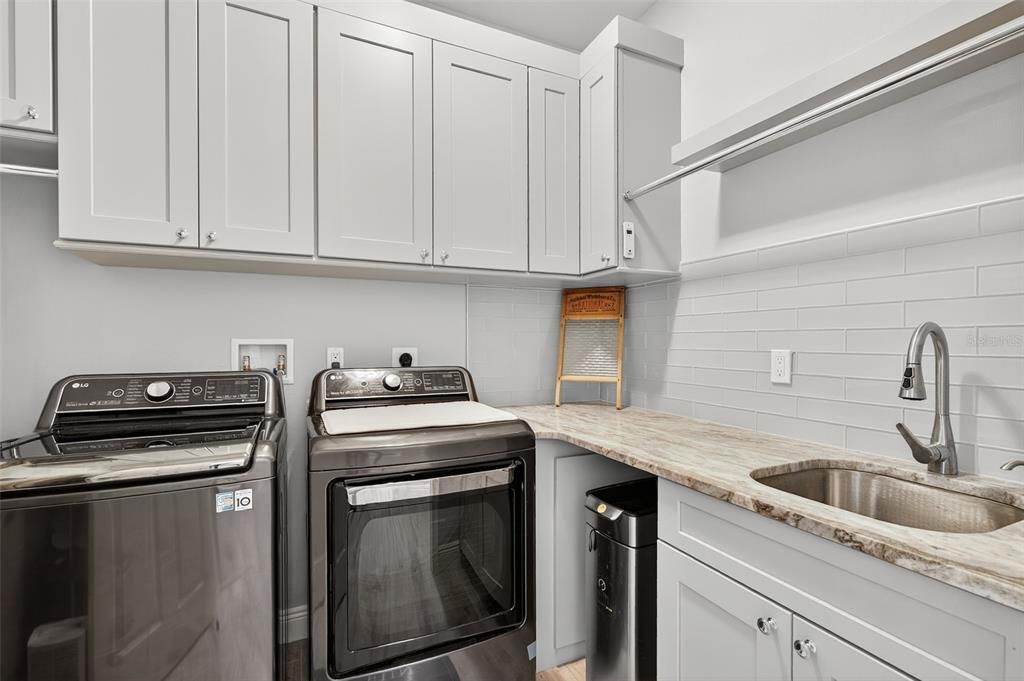 Activo con contrato: $2,199,000 (4 camas, 4 baños, 4652 Pies cuadrados)