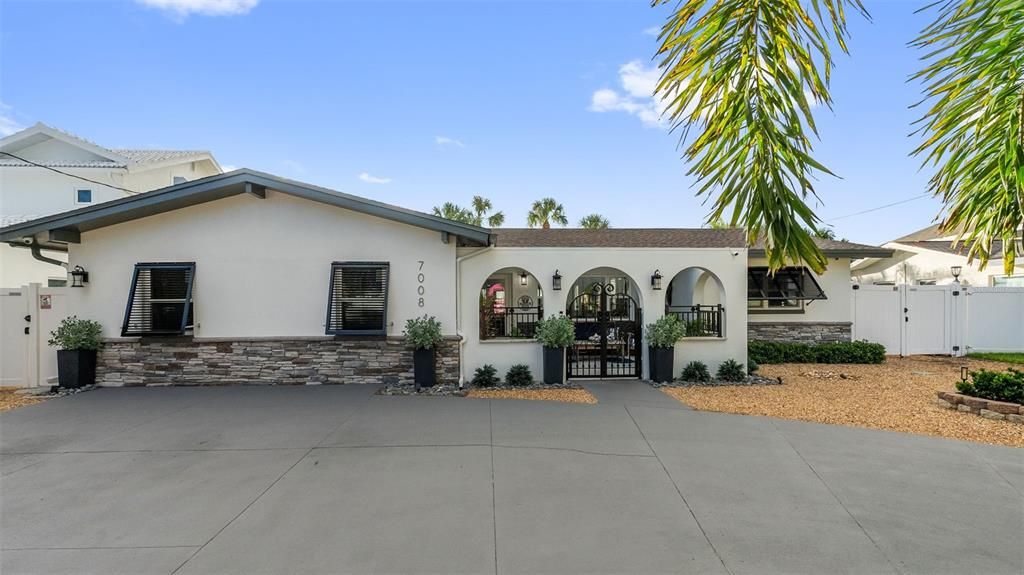 For Sale: $1,650,000 (4 beds, 2 baths, 2120 Square Feet)