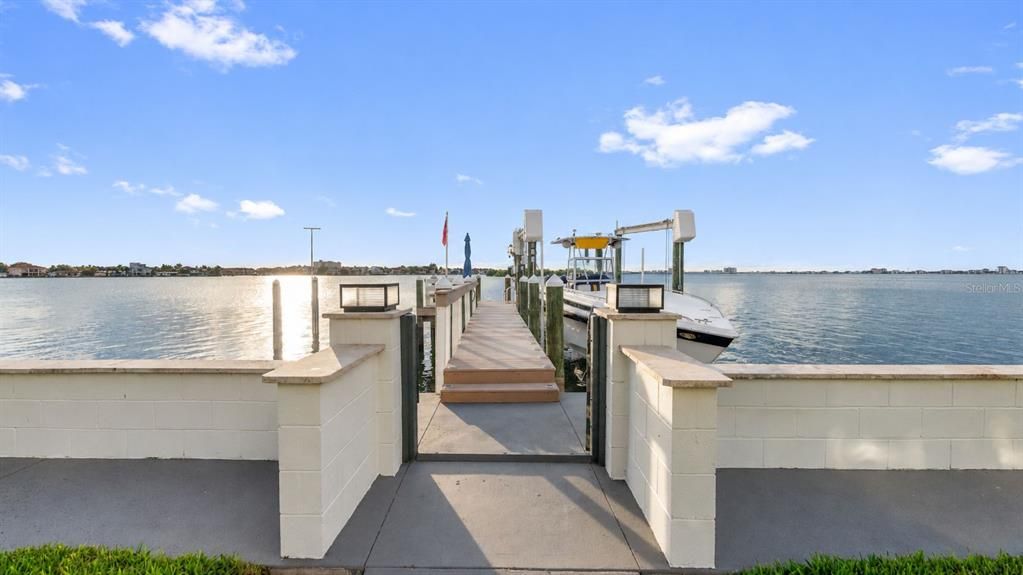 For Sale: $1,650,000 (4 beds, 2 baths, 2120 Square Feet)
