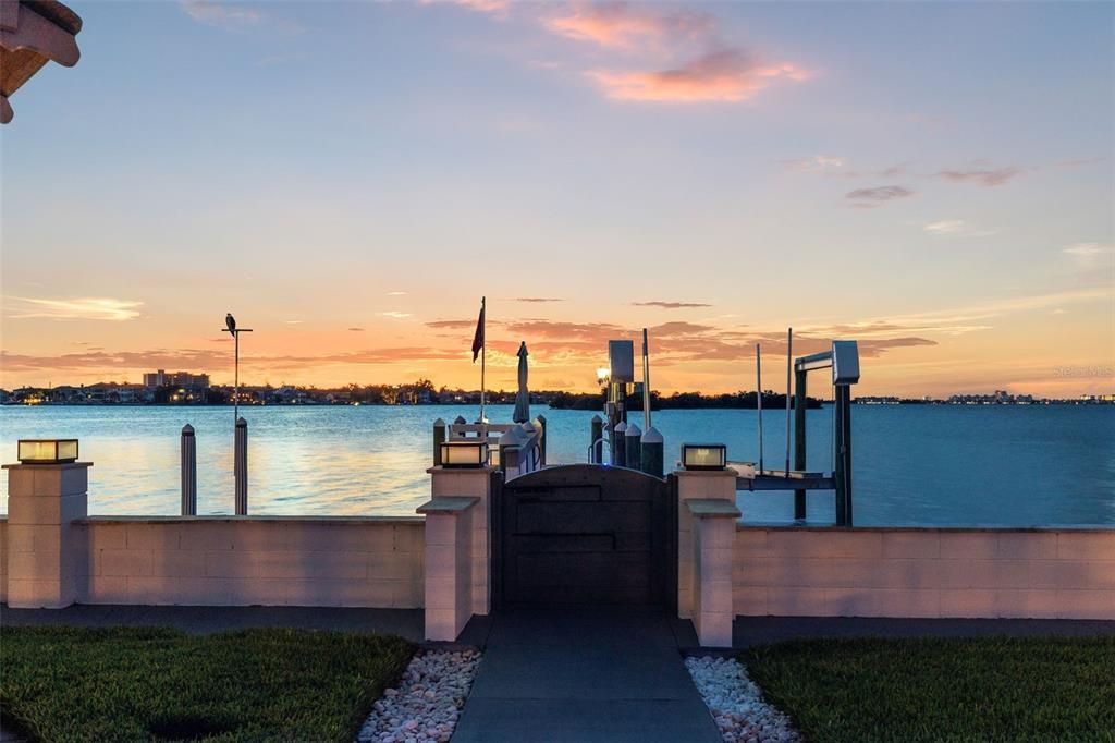 For Sale: $1,650,000 (4 beds, 2 baths, 2120 Square Feet)